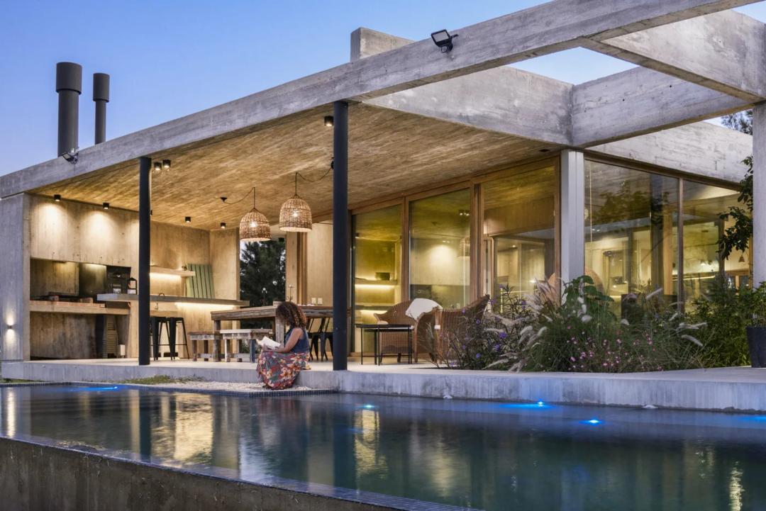 Casa Emuna: Arquitectura Bioclimática y Contemplación en Escobar