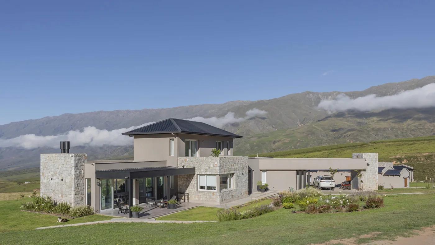 Casa PR: Un Refugio de Lujo en las Alturas de Tafí del Valle