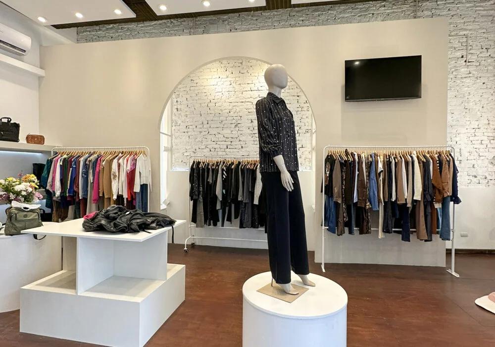 Las Ramonas - Belaria: Local de indumentaria y taller en esquina histórica - Foto 2