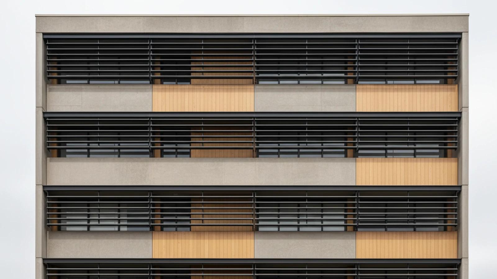 La Fachada Como Filtro: Sobriedad y Eficiencia en la Arquitectura Contemporánea