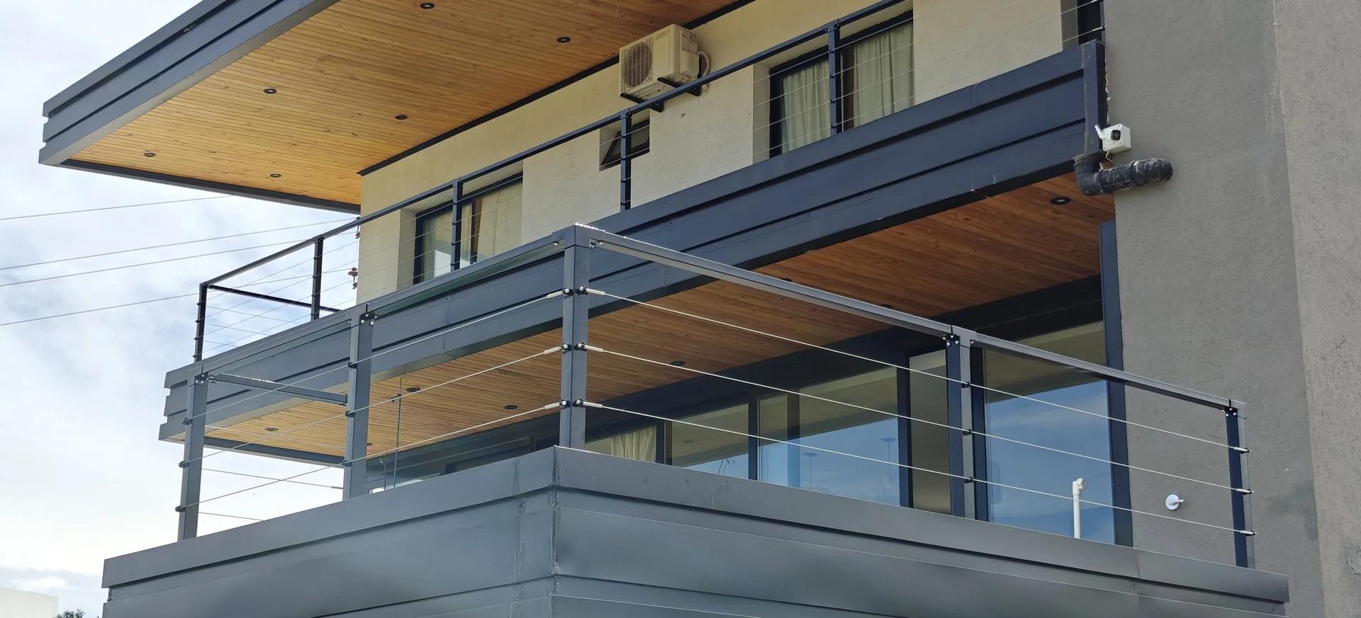 Baflex: barandas modulares que llevan el diseño industrial a la obra