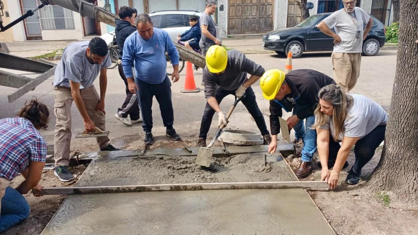 9 de Julio construye veredas elevadas de hormigón para enfrentar lluvias e inundaciones