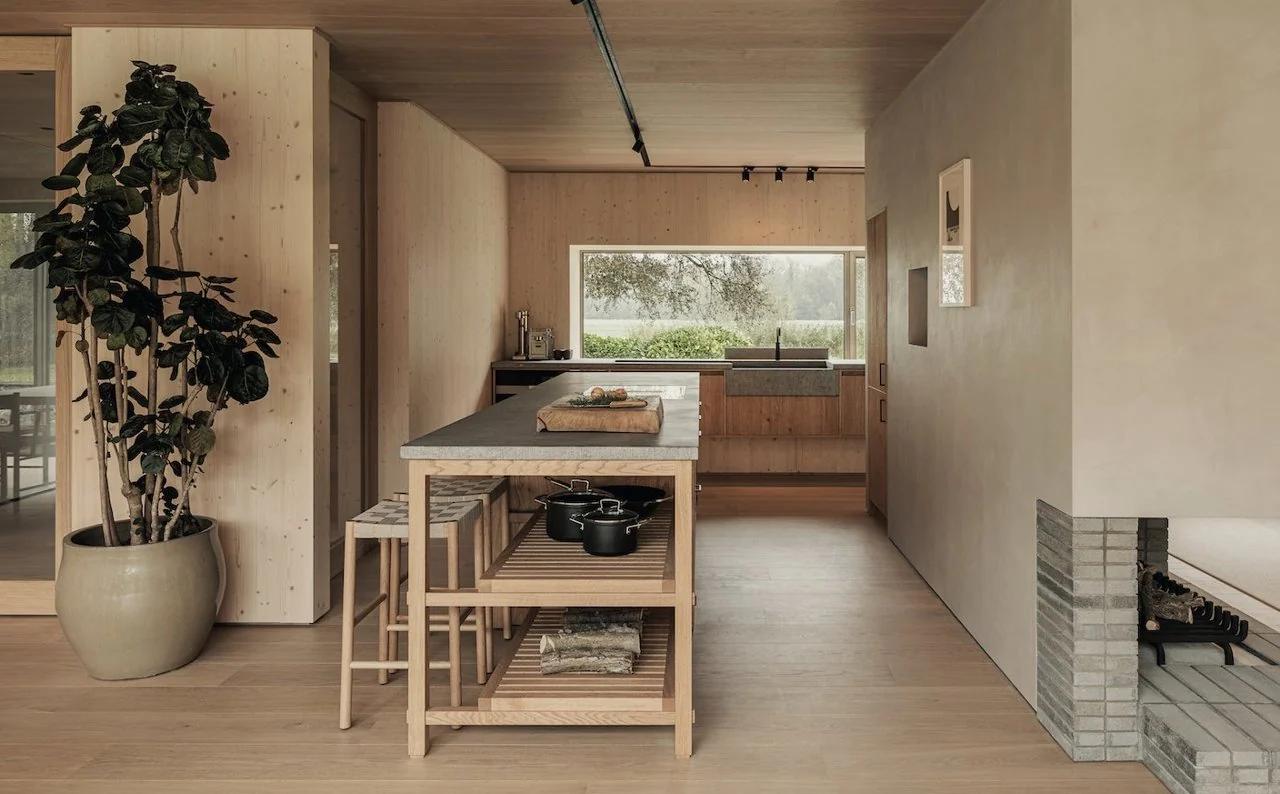 Cocinas semiabiertas: la tendencia en diseño que gana terreno frente a los ambientes totalmente integrados