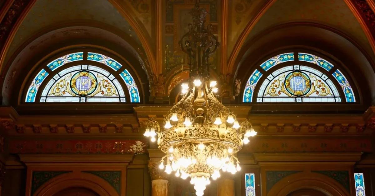 La Plata adjudica más de mil millones de pesos para la reparación de techos del Palacio Municipal