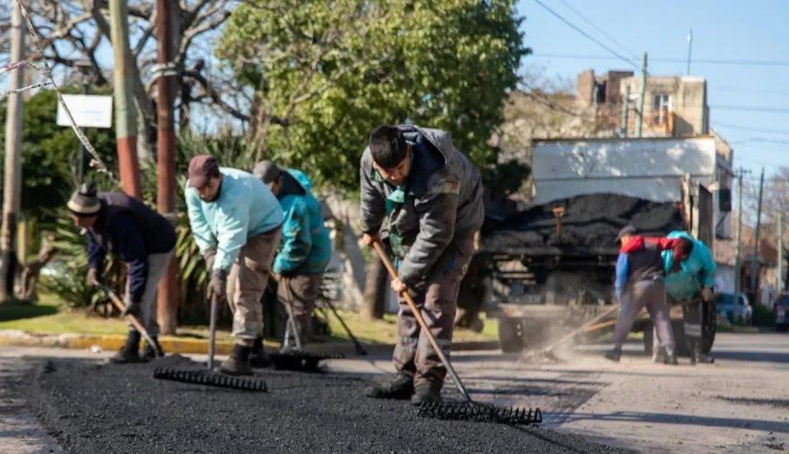 Lanús continúa el plan de pavimentación en el distrito con fondos propios