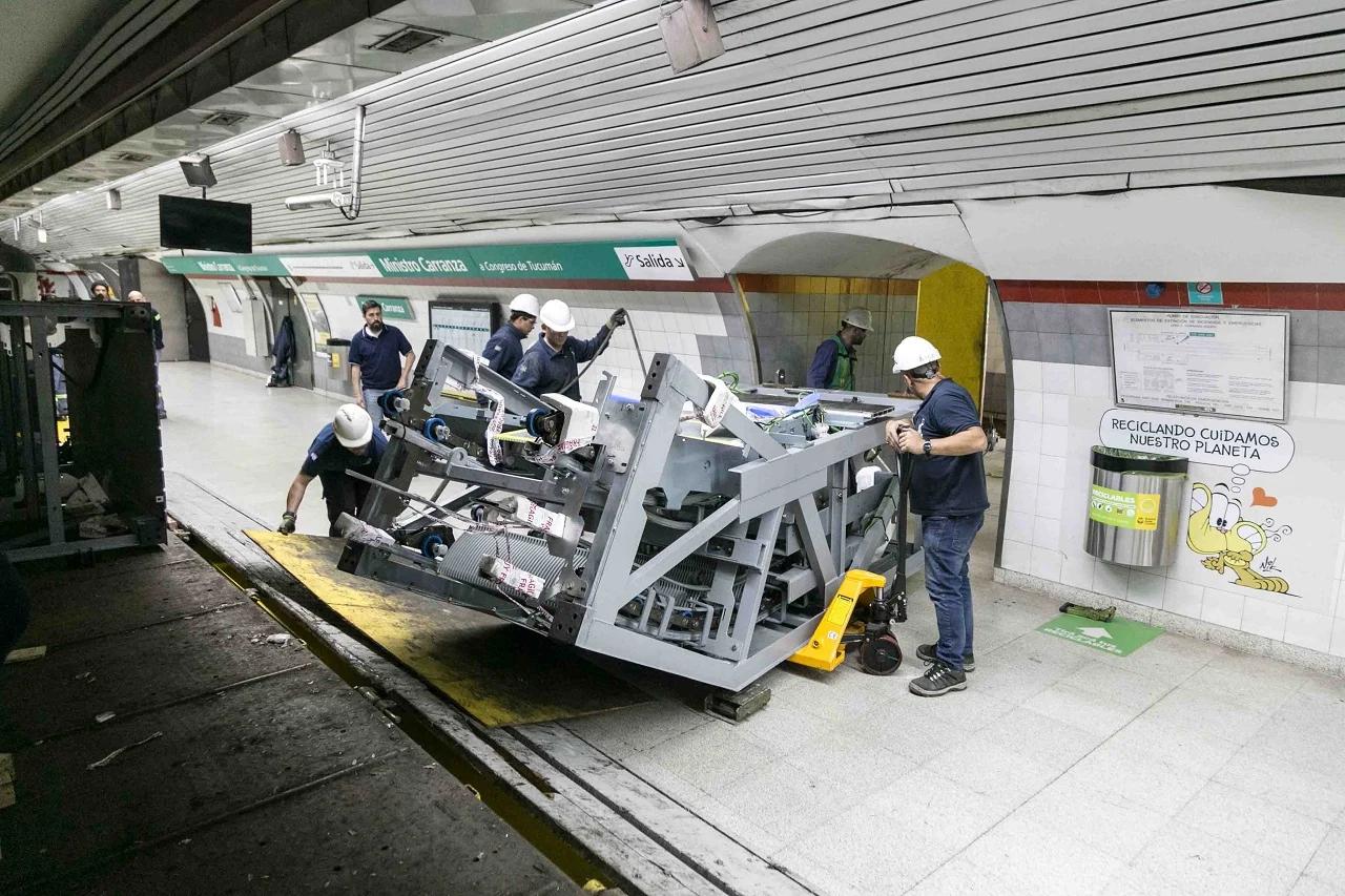Subterráneos de Buenos Aires adjudicó la renovación de 41 escaleras mecánicas en cinco líneas del Subte