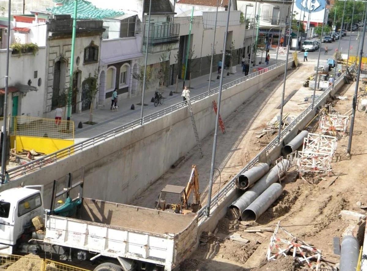 Avanzan tres túneles bajo vías ferroviarias en Buenos Aires para mejorar tránsito y seguridad