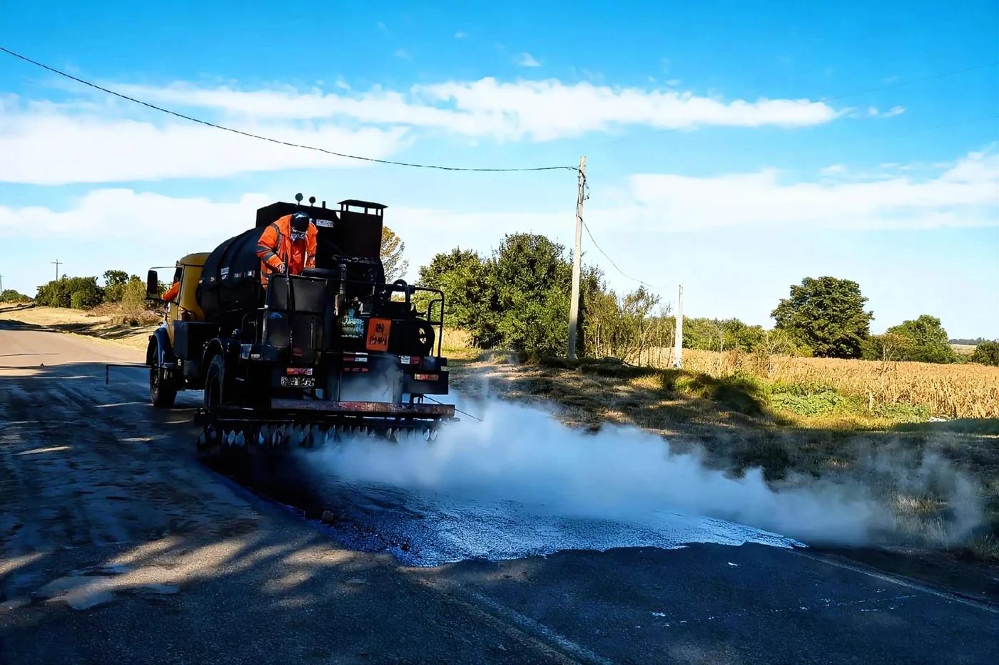 Comienzan trabajos de mejora en camino rural de alta circulación en Flores y San José