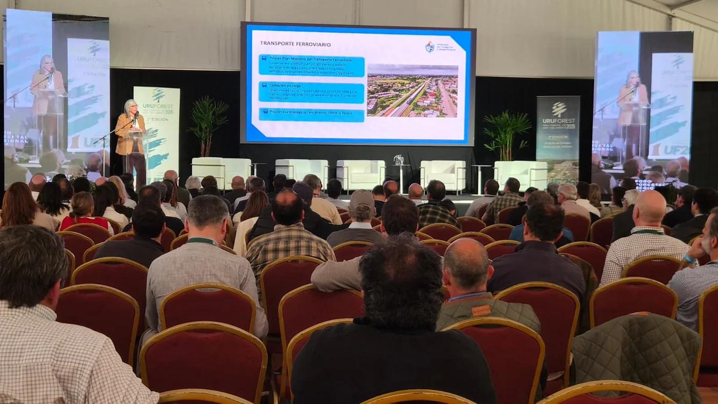 Etcheverry vinculó logística y competitividad agroindustrial en Uruforest