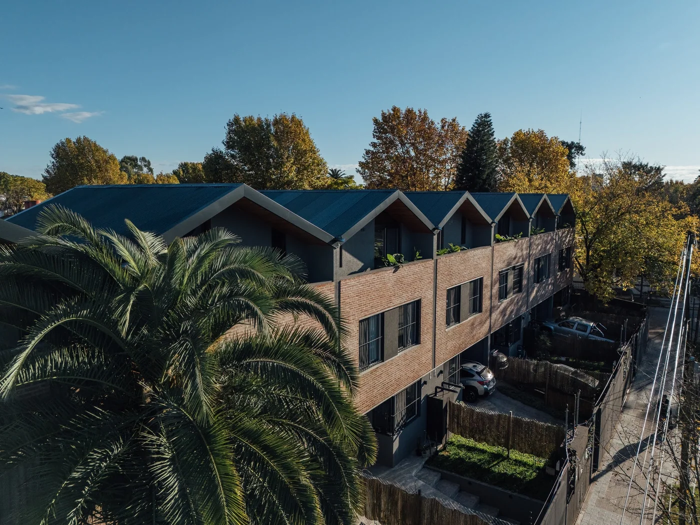Triplex en Tigre: arquitectura contemporánea con identidad barrial
