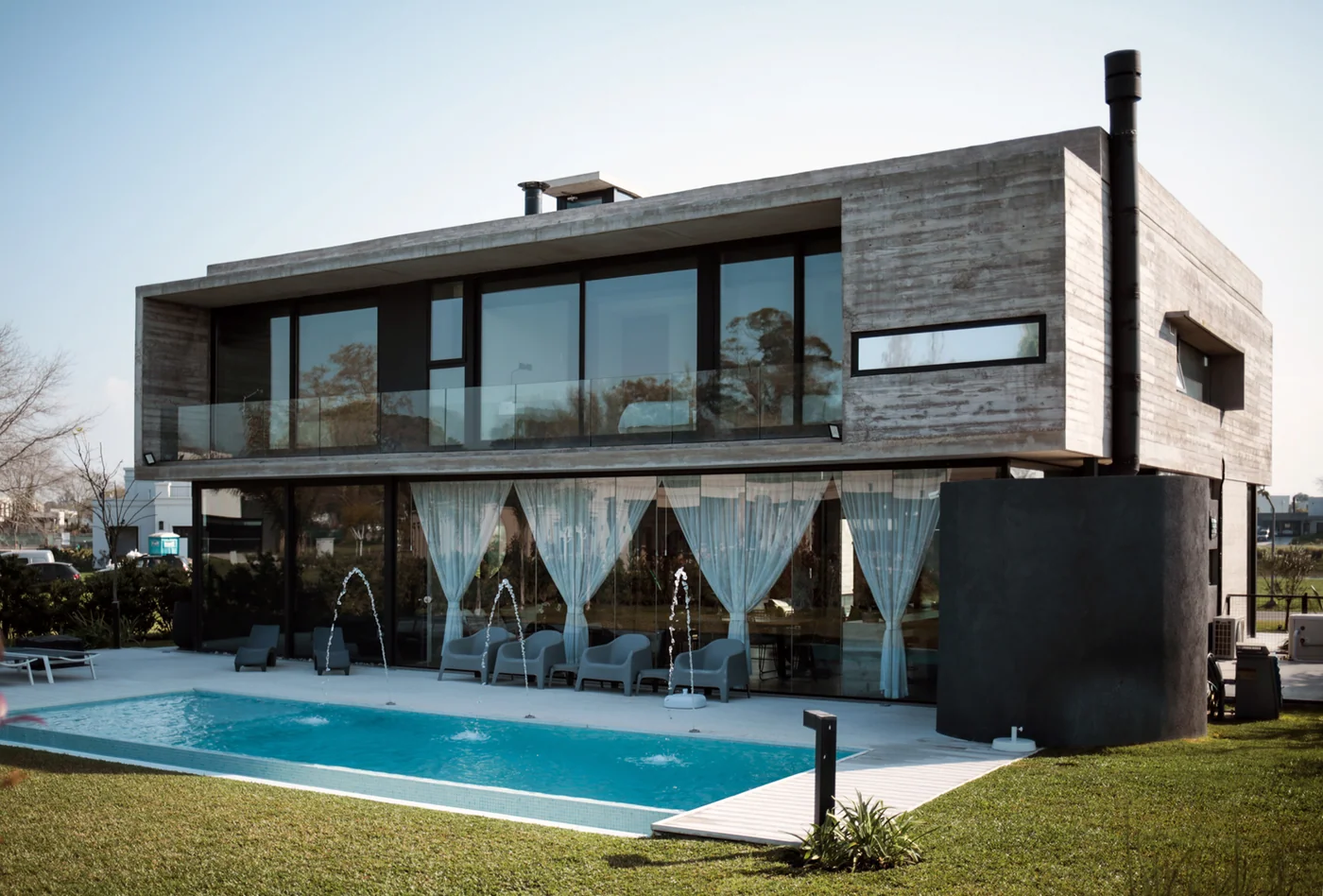 Casa F.C.: Un Hogar que Celebra la Funcionalidad y el Diseño