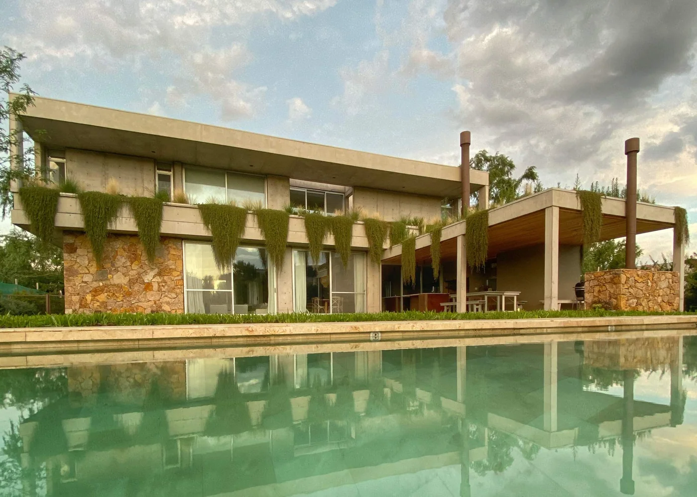 Casa TERO: Un Testimonio de Elegancia y Simplicidad Integrada con la Naturaleza