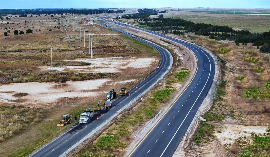 Continúan las obras para convertir en autovía la Ruta Provincial 11 entre Villa Gesell y Mar Chiquita
