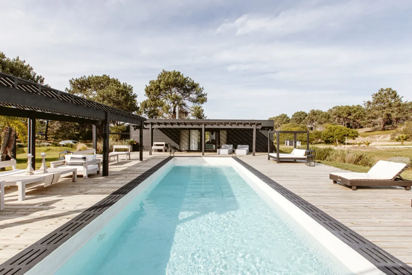Casa Laguna Escondida en Faro de José Ignacio: vivienda integrada en el bosque nativo