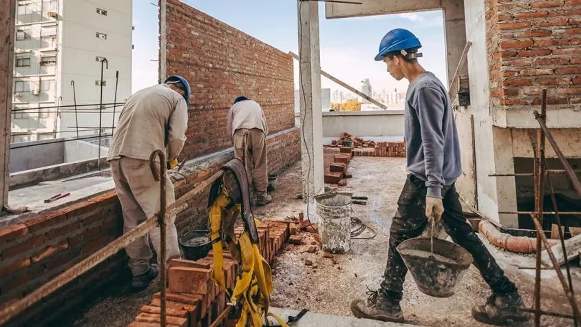 Escalas salariales en la construcción para marzo 2026 en Argentina según región y categoría