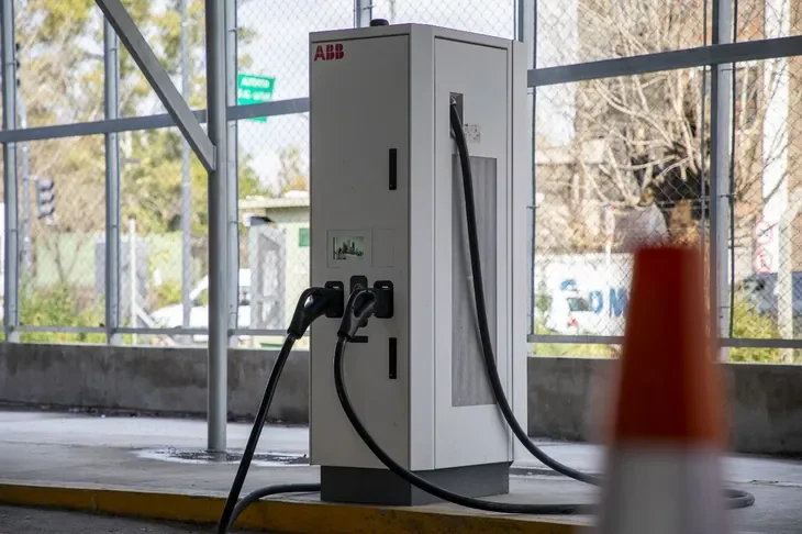 Holguín implementa estaciones de carga y circuito eléctrico exclusivo para servicios críticos
