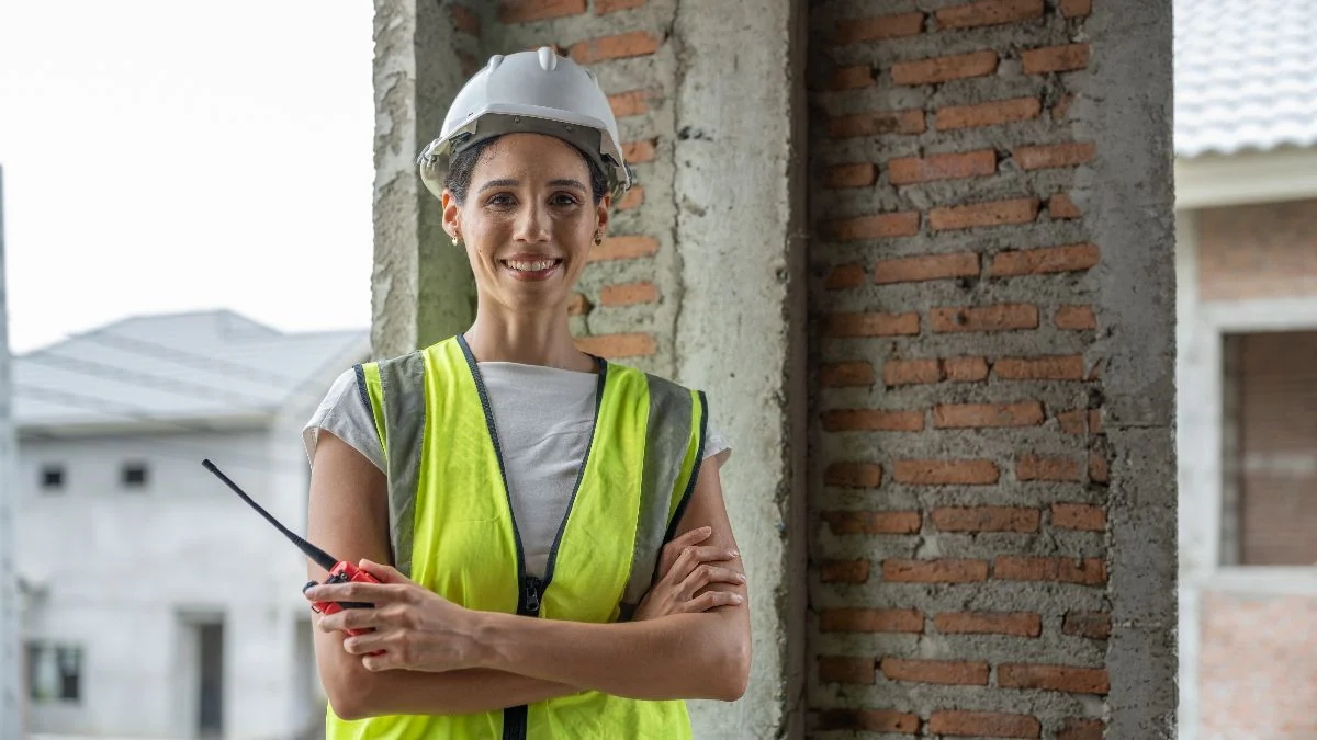 Margarita dejó la limpieza por la albañilería y hoy gana 33.000 euros al año en obra