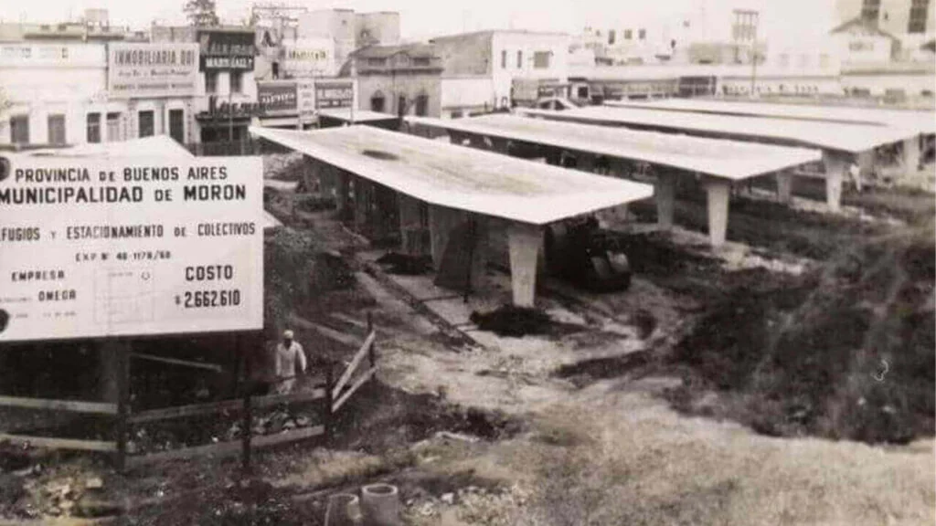 Morón: Plaza La Roche vuelve a ser un espacio público tras su etapa como terminal de ómnibus