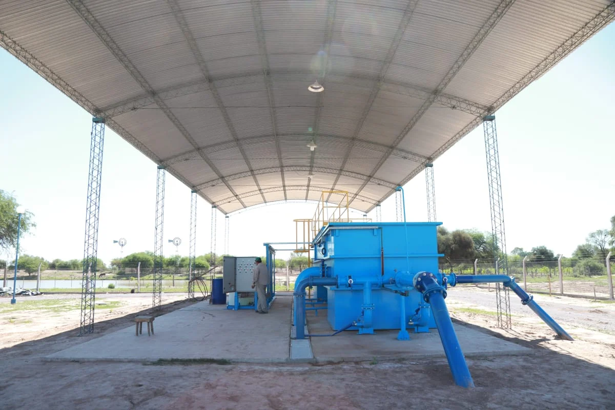 Inician la refacción y mantenimiento del Acueducto del Sudeste en Santiago del Estero