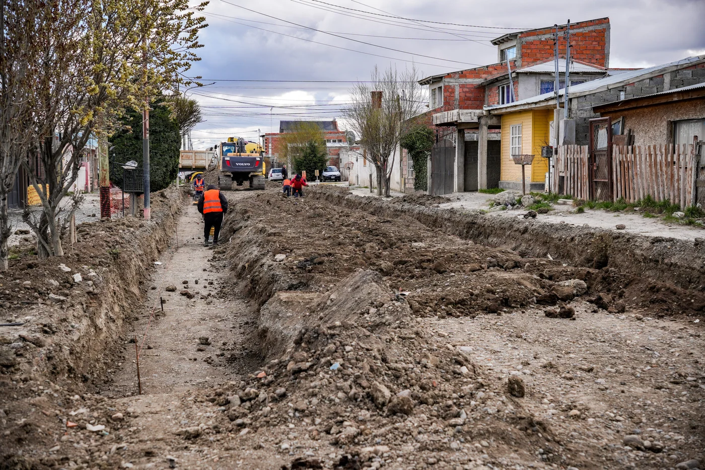 Río Gallegos: Reclamo vecinal por paralización del cordón cuneta en barrio Juan Pablo II