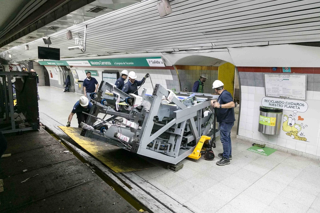 Subterráneos de Buenos Aires adjudicó la renovación de 41 escaleras mecánicas en cinco líneas del Subte