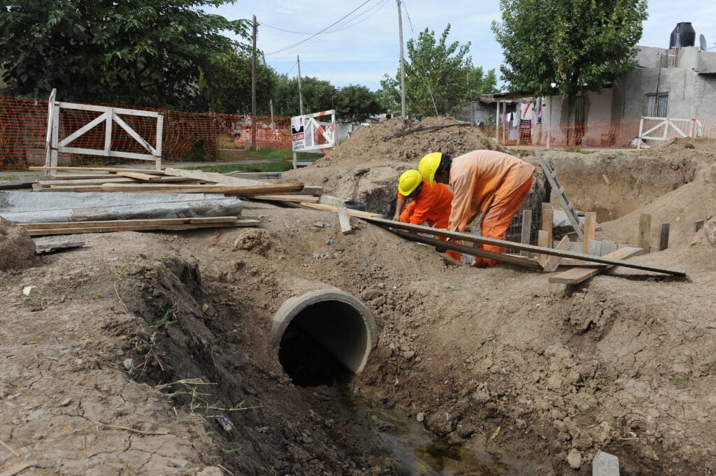 Avanzan las obras para mejorar caminos rurales en Luján