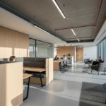 Espacios Dinámicos: La Estrategia de la Oficina Híbrida Inteligente