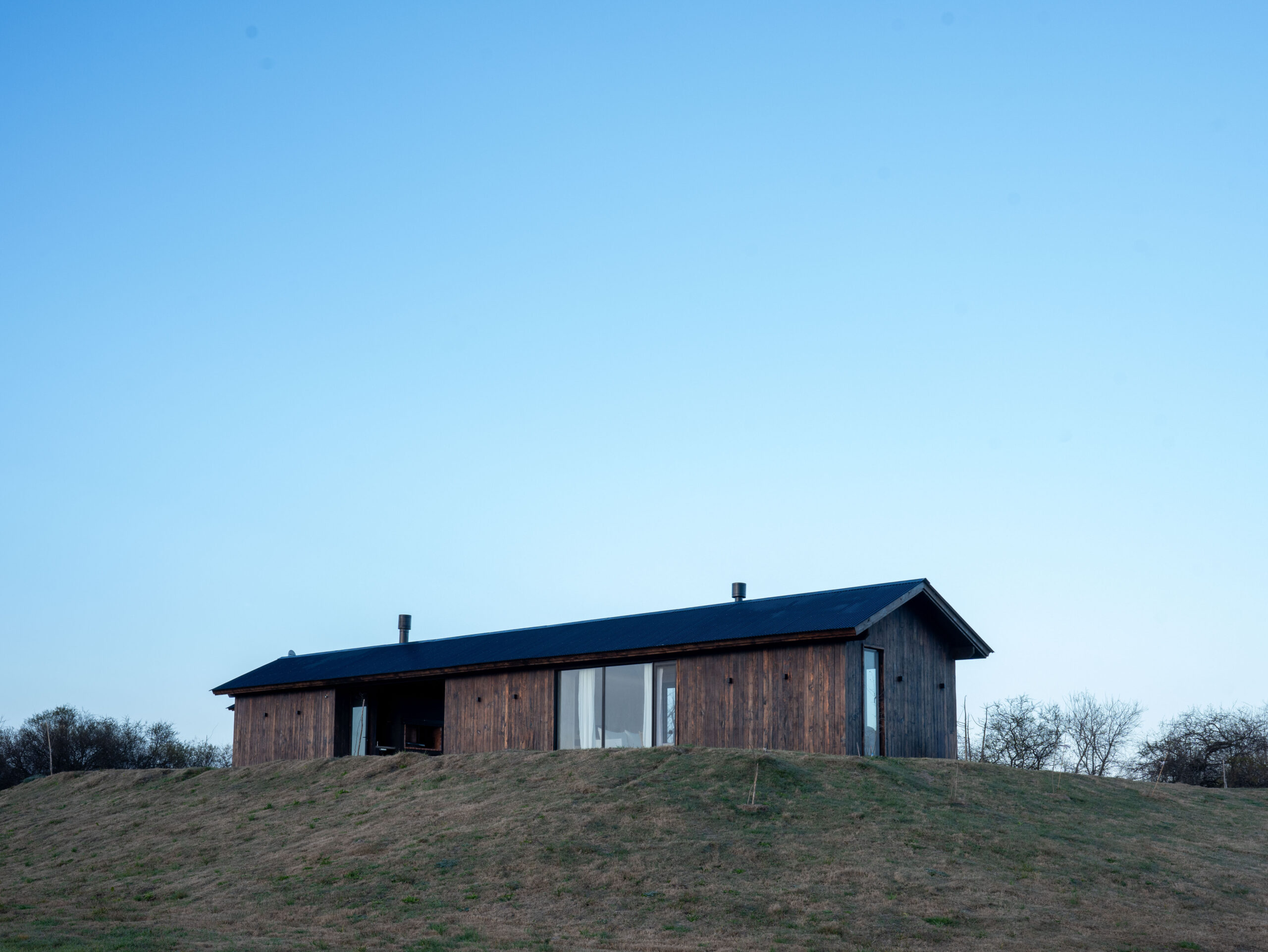 Casa en Villa Paranacito: Sencillez y Materia en el Delta Entrerriano