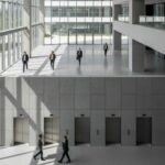 Eficiencia Vertical: La Mecánica Económica Detrás de los Ascensores Modernos