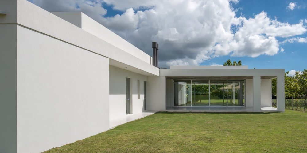 Casa SG: Una armoniosa fusión entre naturaleza y arquitectura en Luján